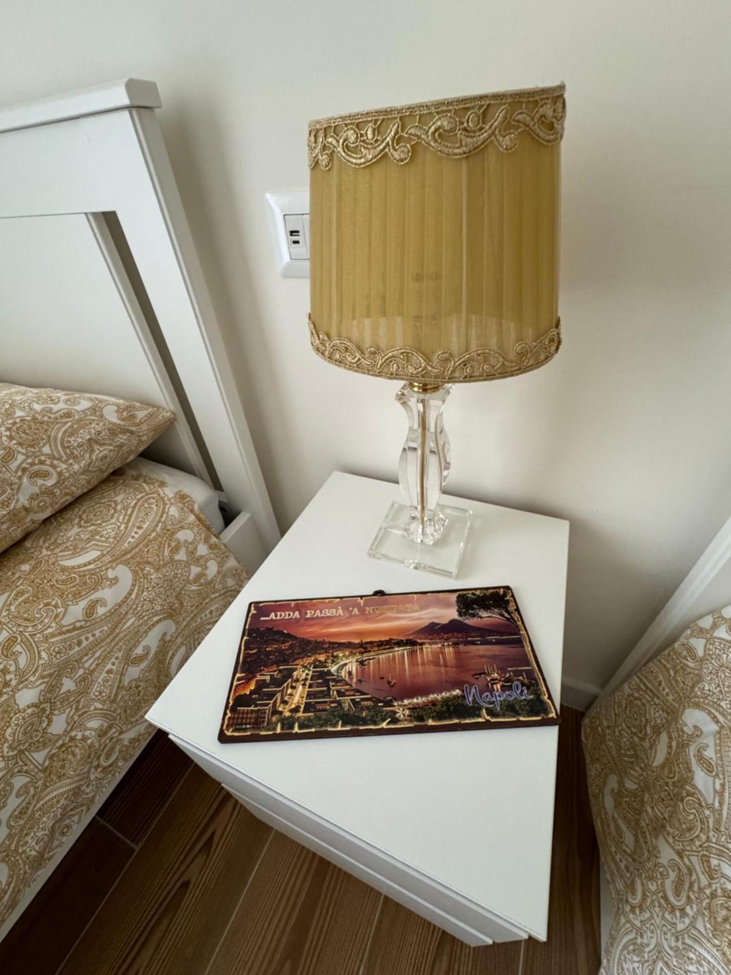 Apartamento La Dimora Di Cinzia Nápoles Exterior foto